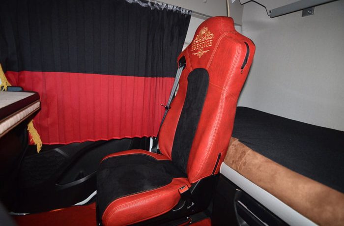 crveno crne iveco s way 1.jpg