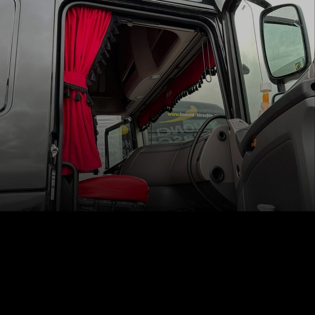 Black and Yellow Illustrated Car Rent Service Instagram Post (1)