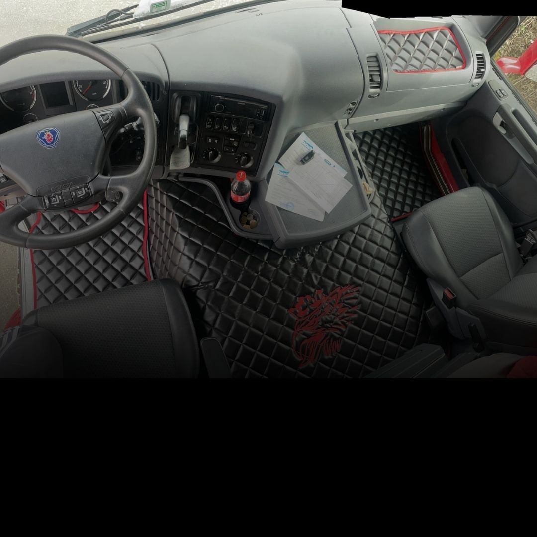 Black and Yellow Illustrated Car Rent Service Instagram Post (5)