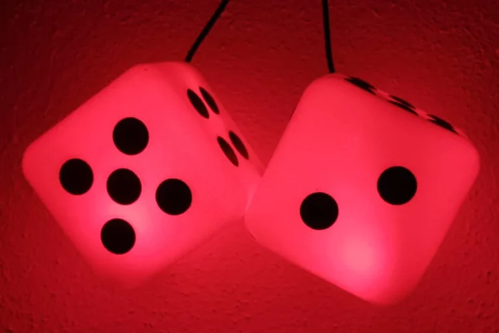 led beleuchtete fuzzy dice wuerfel im set rgb mit usb rot blau gruen weiss usw~11