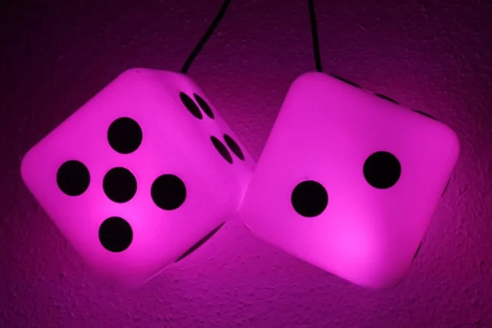 led beleuchtete fuzzy dice wuerfel im set rgb mit usb rot blau gruen weiss usw~5